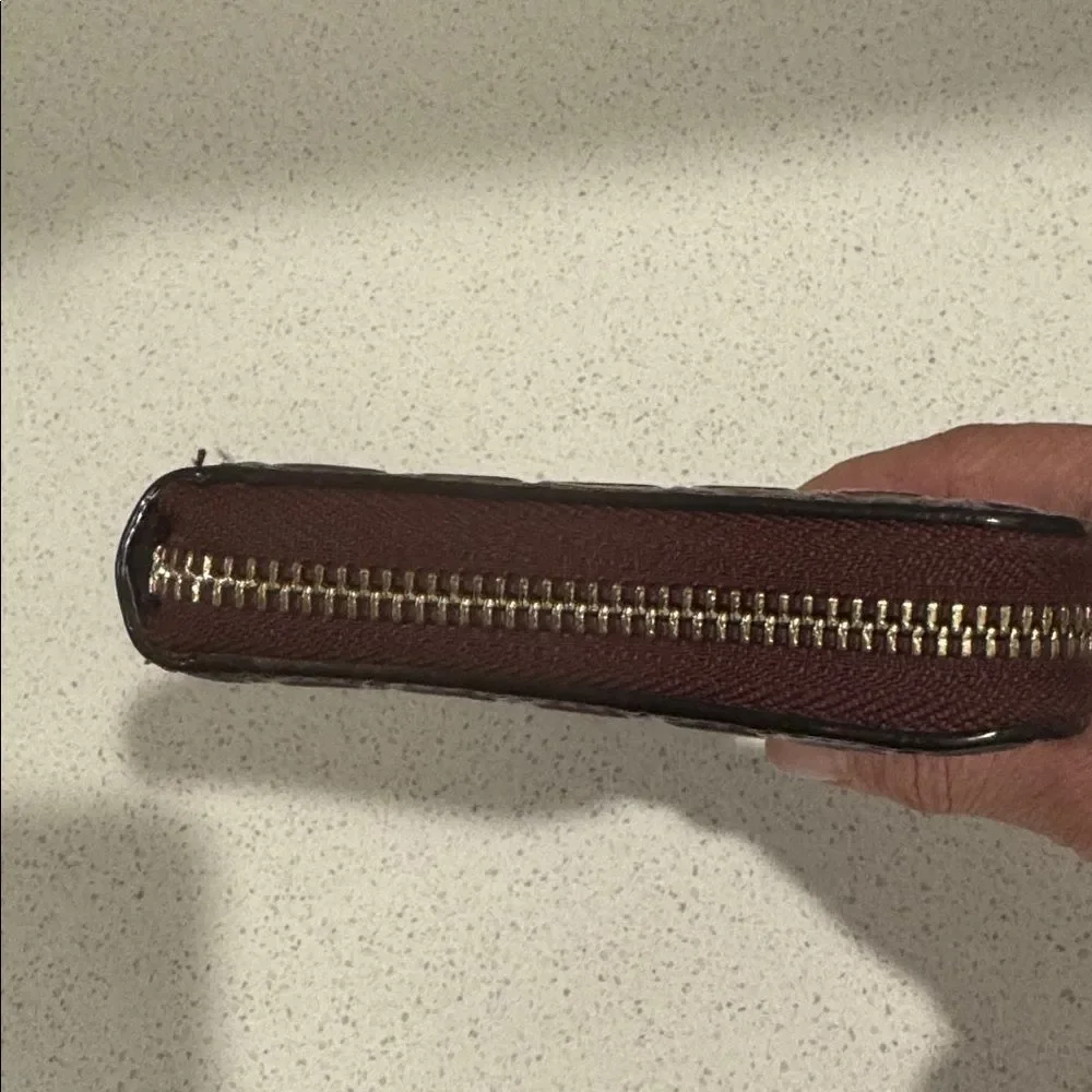 ANTONIO MELANI Gorgeous Burgundy Leather Croc Embossed Gold Lined Wallet Chic